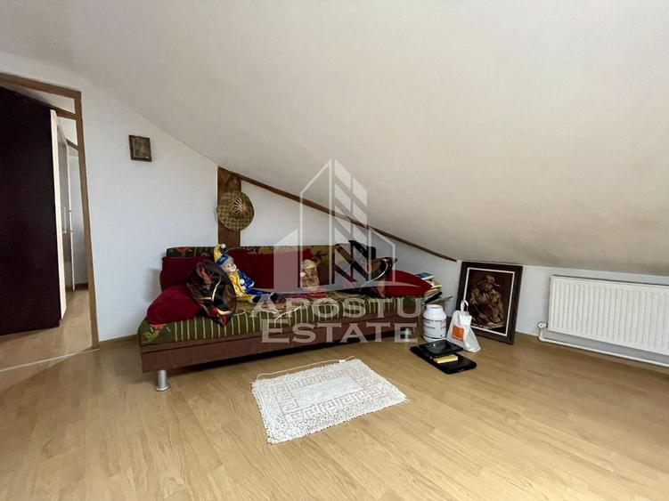Apartament cu 3 camere semidecomandat, mobilat în Dâmbovița