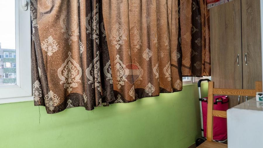 Apartament cu 3 camere semidecomandat, mobilat în Ștefan cel Mare