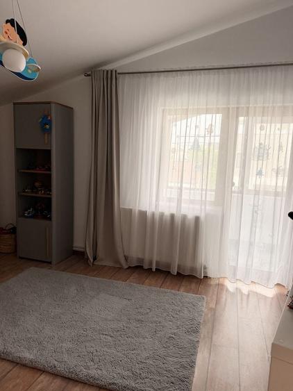 Casă cu 4 camere în Palazu Mare