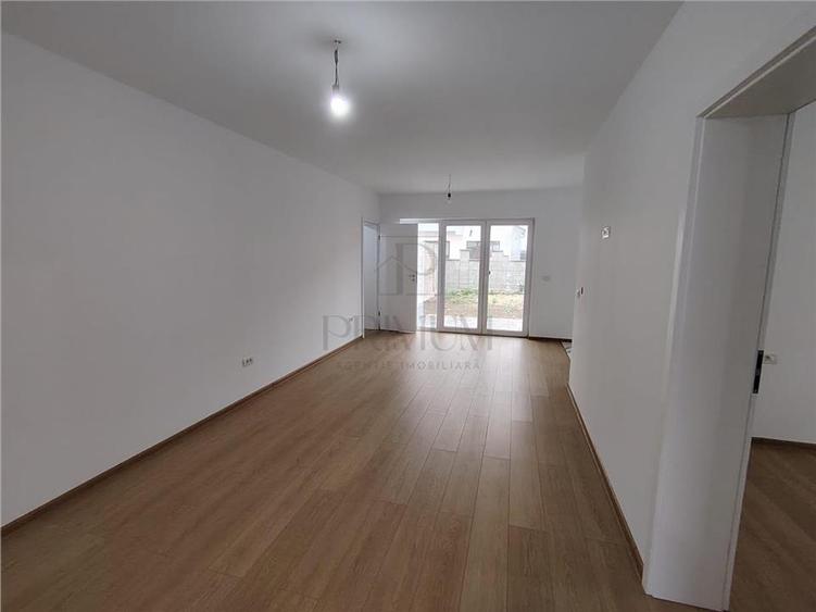 Duplex cu 3 camere cu Canalizare în Aeroport