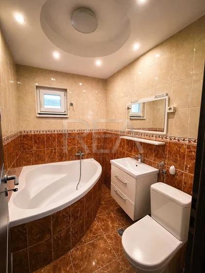 Apartament cu 3 camere semidecomandat, mobilat în Calea Călărașilor