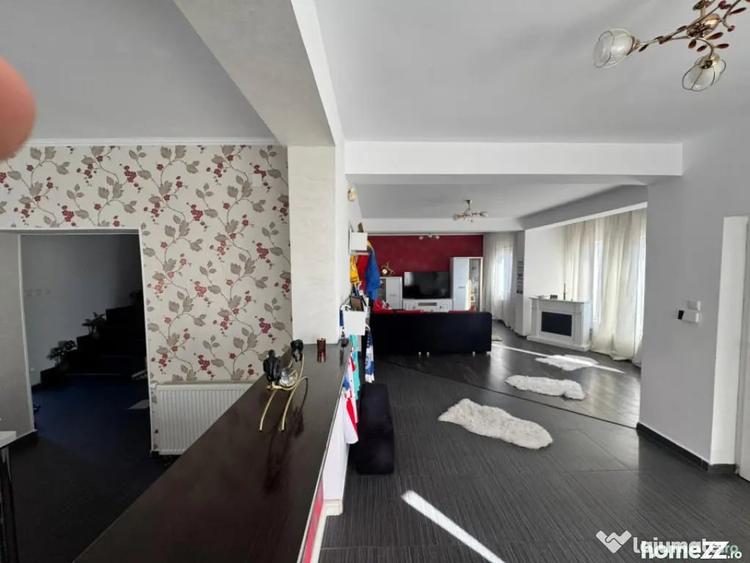 Casă cu 7 camere cu Teren 960 Mp în Central