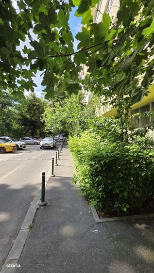 Apartament cu 3 camere semidecomandat în Parcul Circului