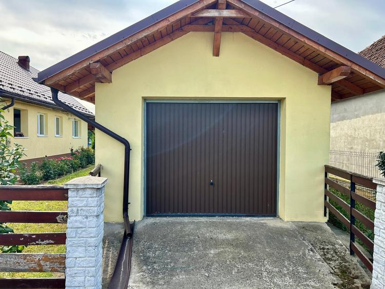 Casă cu 2 camere cu Garaj în Central