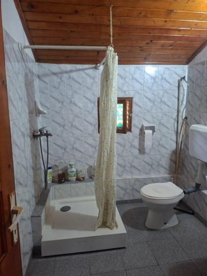 Casă cu 4 camere cu Teren 730 Mp în Izvoarele