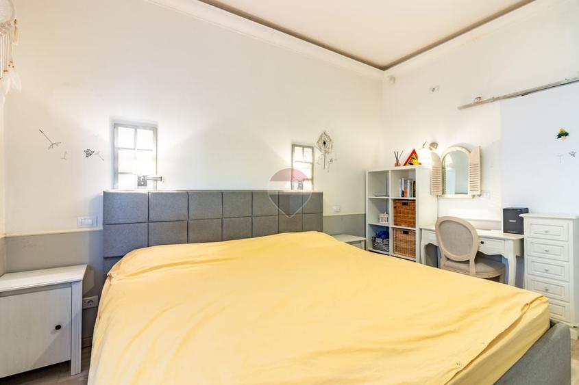 Apartament cu 4 camere semidecomandat, mobilat în Turda