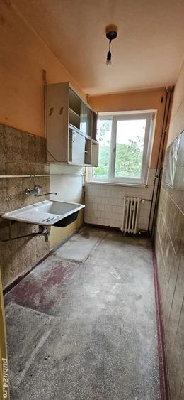 Apartament cu 3 camere semidecomandat în Vest