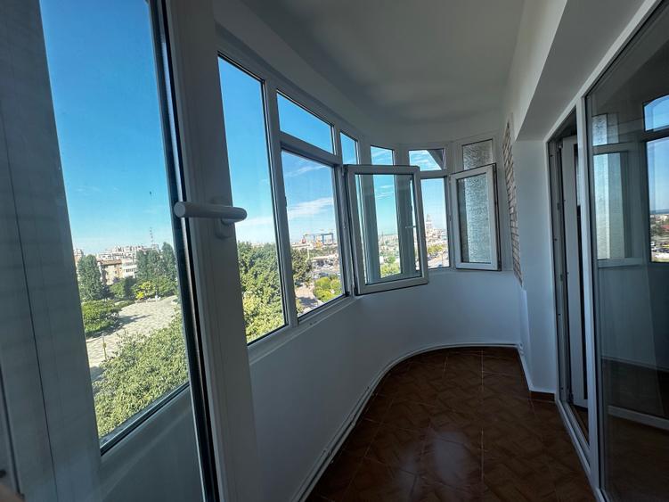 Apartament cu 2 camere decomandat în Far