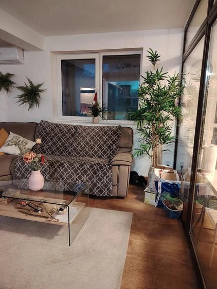 Apartament cu 4 camere decomandat în Titan
