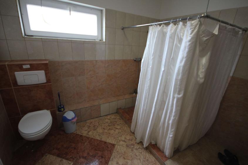 Casă individuală cu 30 camere cu Canalizare în Becicherecu Mic