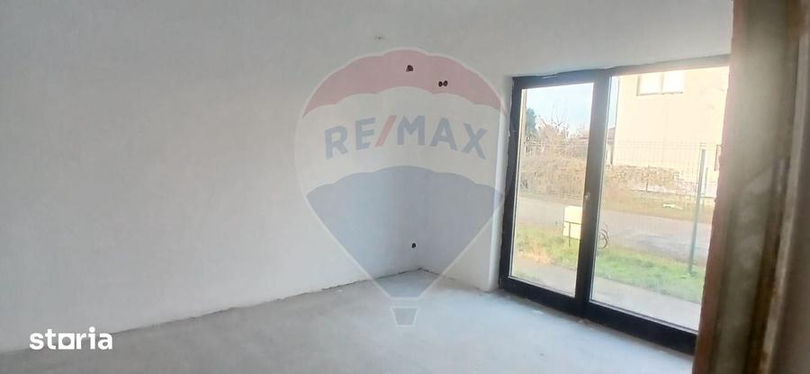 Vila 4 camere de vanzare Crevedia cartier privat 454mp teren - 3