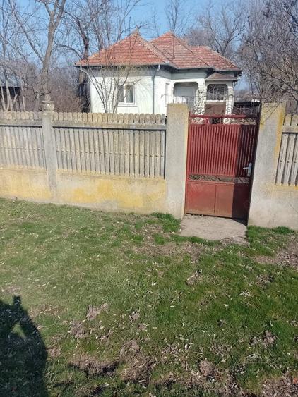 Casă cu Teren 1600 Mp în Cioroiași