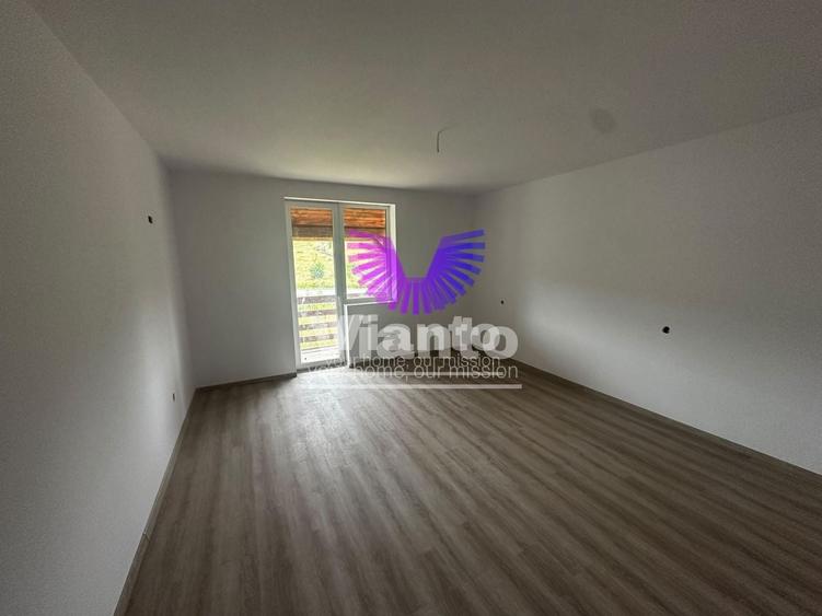 Duplex cu 5 camere cu Canalizare în Exterior Vest