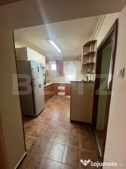 Apartament cu 3 camere semidecomandat, mobilat în Câmpia Turzii