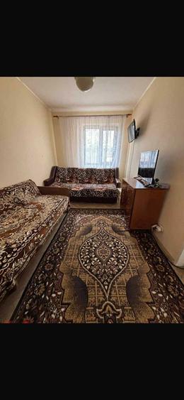 Apartament cu 3 camere decomandat în Huși