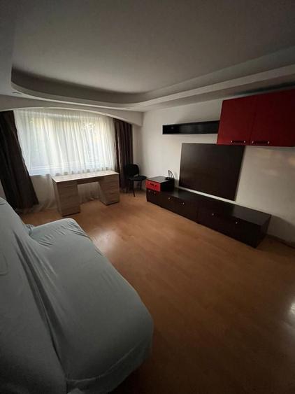 Apartament cu 2 camere decomandat în Rovine