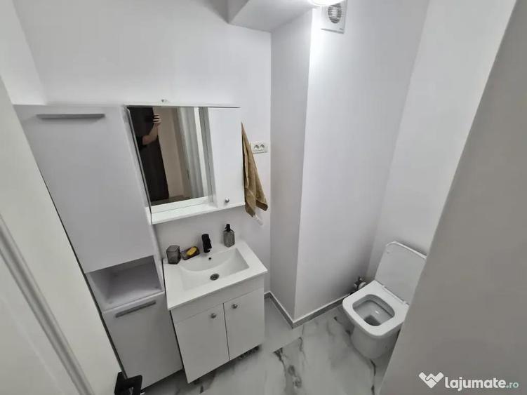 Apartament cu 3 camere decomandat, mobilat în Central