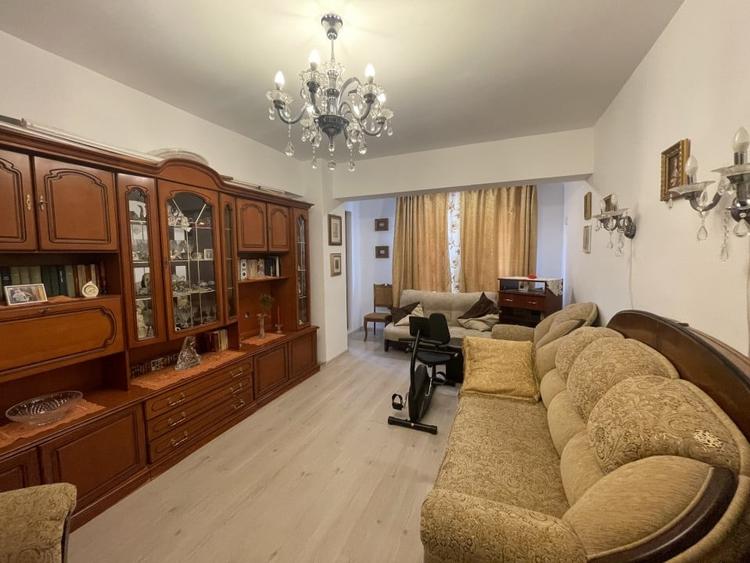 Apartament cu 3 camere decomandat, mobilat în Drumul Taberei