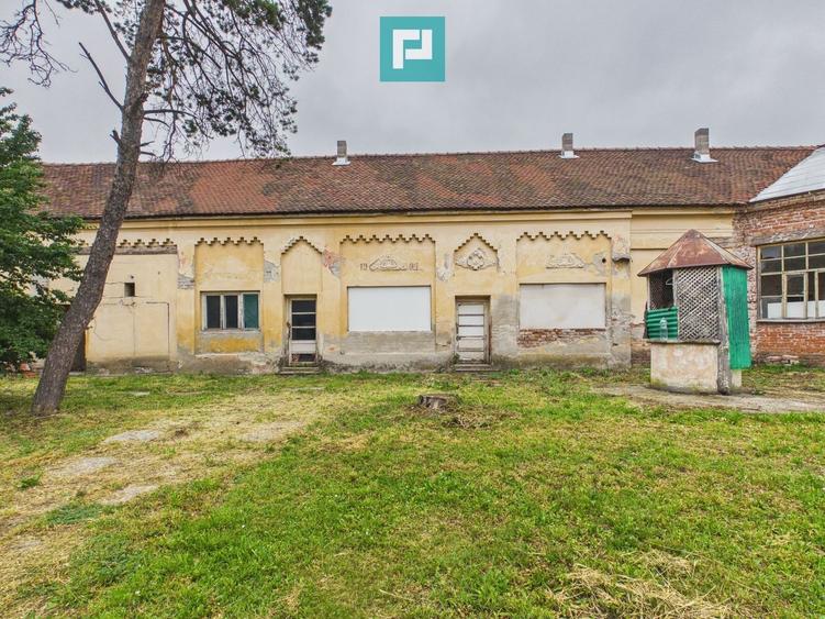 Casă individuală cu 15 camere cu Teren 1828 Mp în Neudorf
