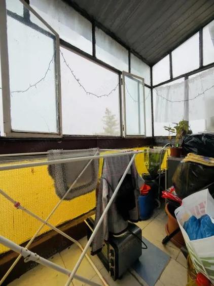 Apartament cu 3 camere semidecomandat în Girocului