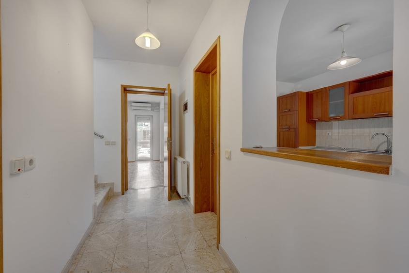Duplex cu 3 camere cu Teren 302 Mp în Iancu Nicolae