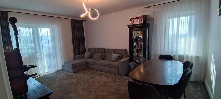 Apartament cu 3 camere decomandat în Berceni