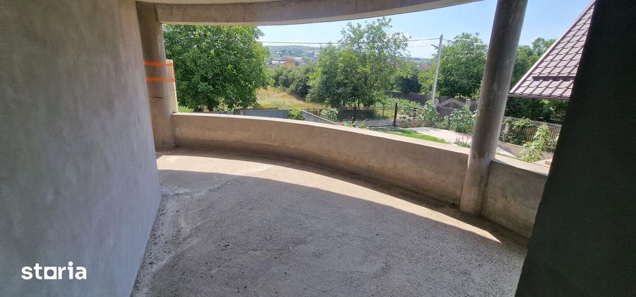 Casă cu 10 camere cu Teren 1860 Mp în Măgura
