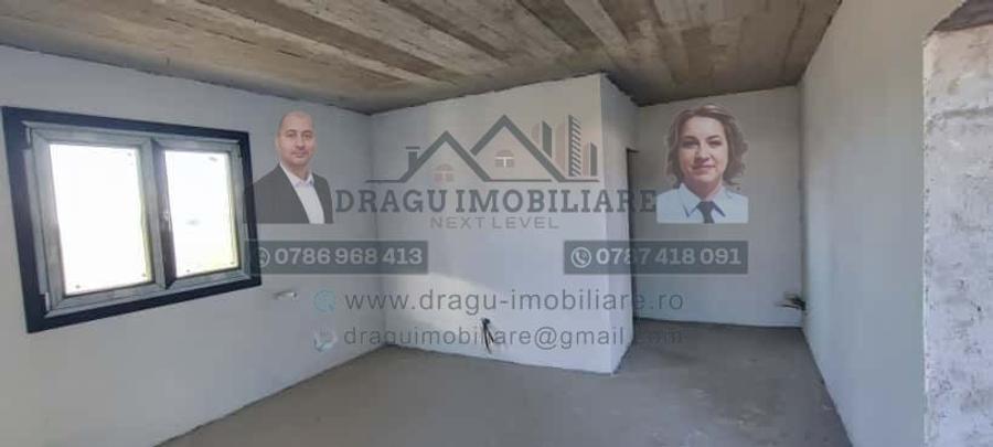 Casă individuală cu 8 camere cu Canalizare în Munteni