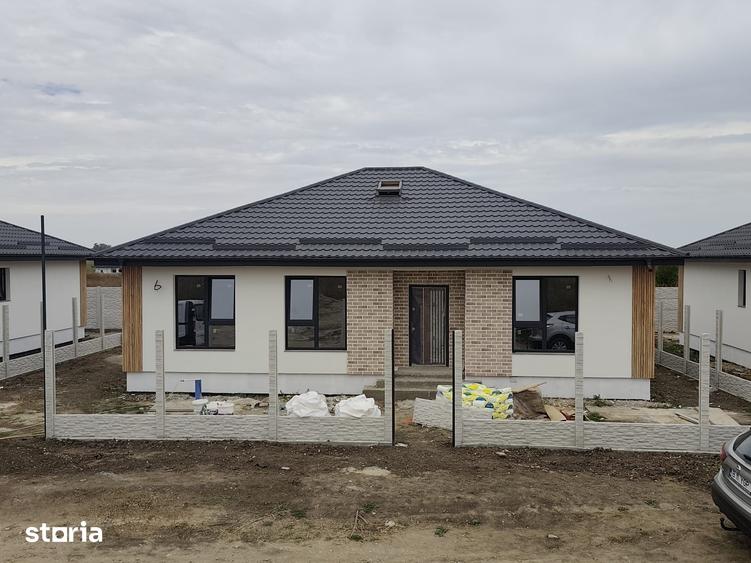 Casă cu 4 camere cu Teren 380 Mp în Joița
