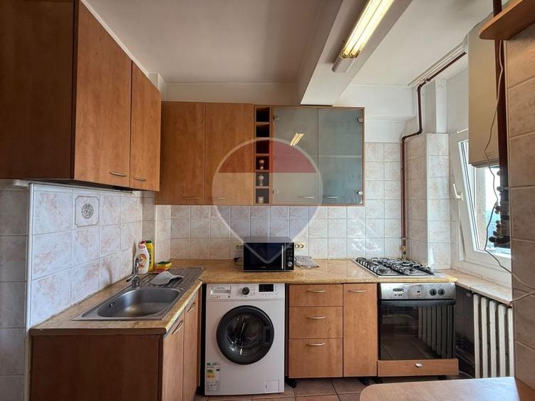 Apartament cu 3 camere semidecomandat, mobilat în Națiunile Unite