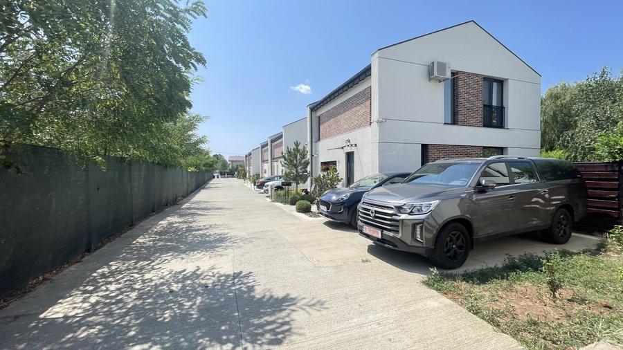 Duplex cu 4 camere cu Canalizare în Balotești
