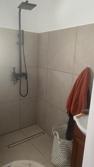 Duplex cu 4 camere cu Canalizare în Nord-Est