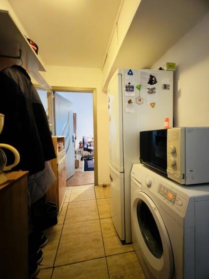 Apartament cu 3 camere semidecomandat, mobilat în Girocului
