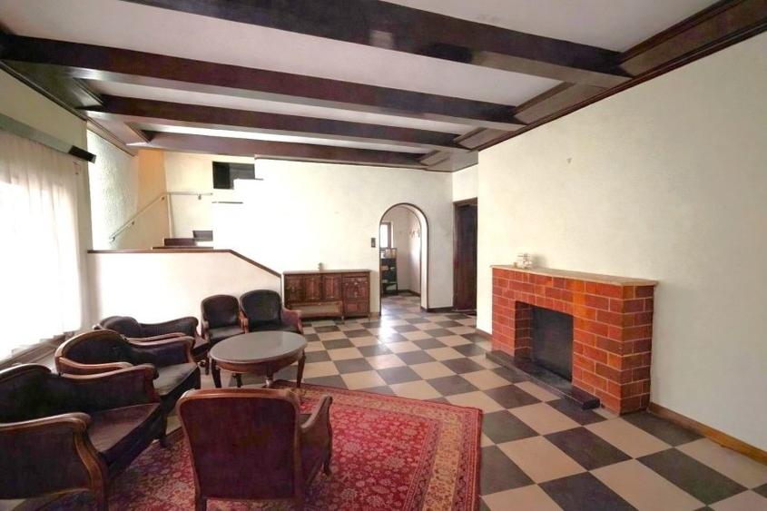 Casă cu 9 camere cu Teren 297 Mp în Dorobanți