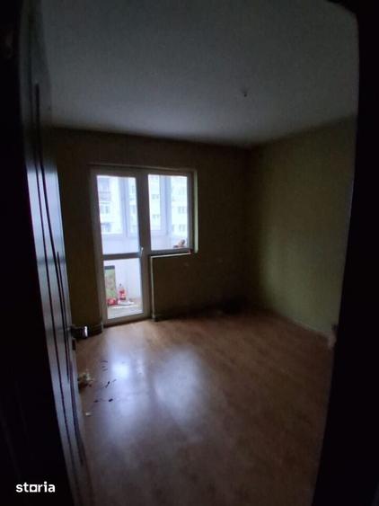 Apartament cu 4 camere semidecomandat în Ferentari