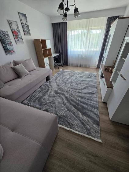 Apartament cu 3 camere decomandat în Girocului