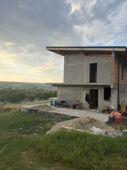 Casă cu 3 camere în Central