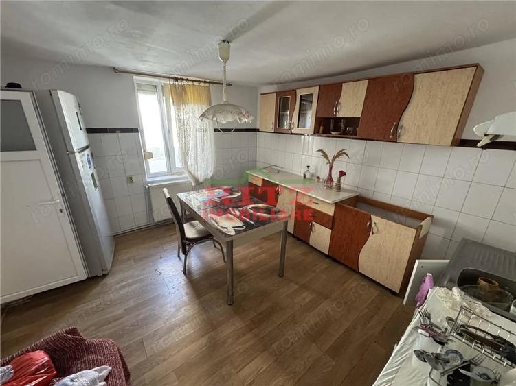 Casă cu 3 camere cu Teren 705 Mp în Piatra