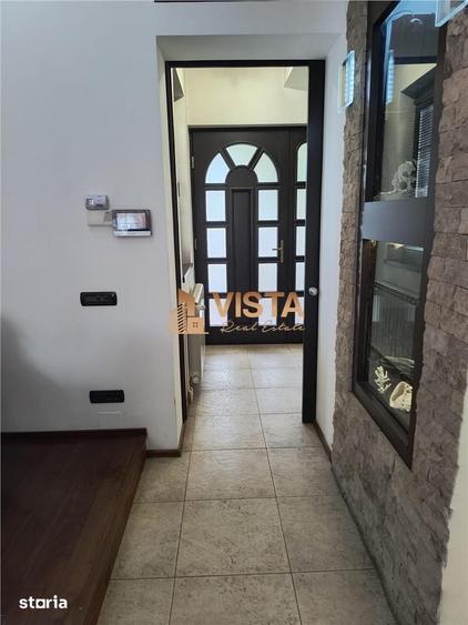 Casă cu 5 camere cu Teren 425 Mp în Florilor