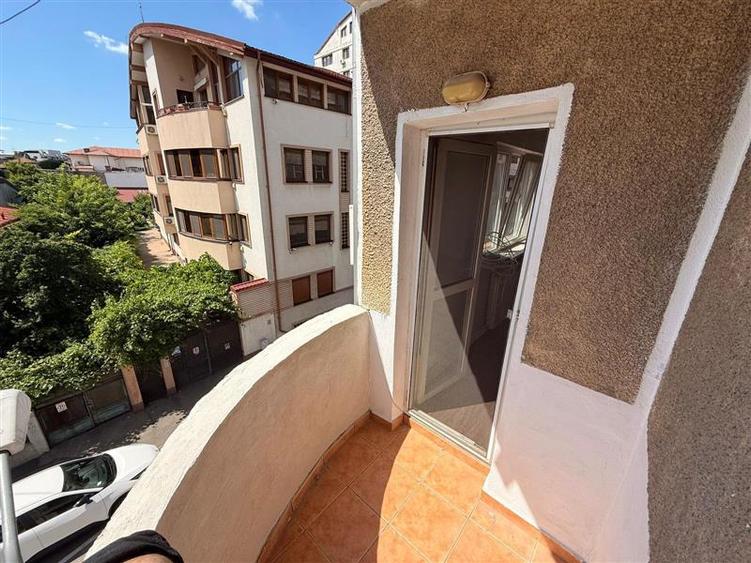 Apartament 2 camere, etajul 2/3, zona Dacia - 11
