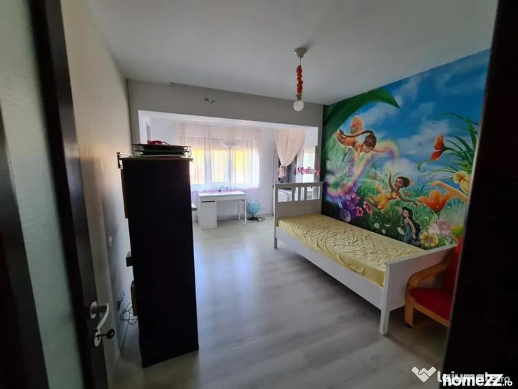 Casă cu 5 camere cu Teren 4500 Mp în Bătești