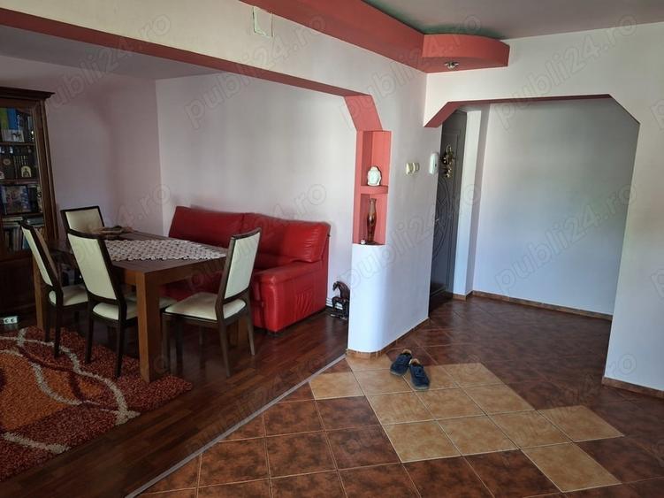 Apartament cu 4 camere decomandat în Central