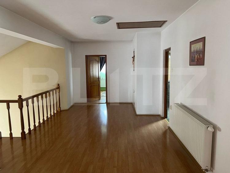Casă individuală cu 8 camere cu Canalizare în Sâncraiu de Mureș