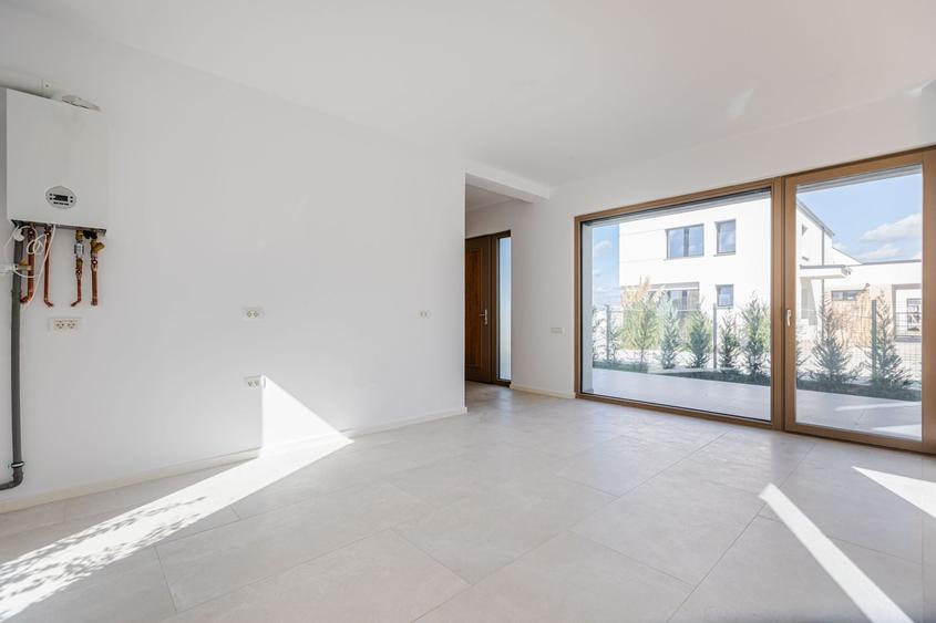Duplex cu 4 camere cu Canalizare în Exterior Nord