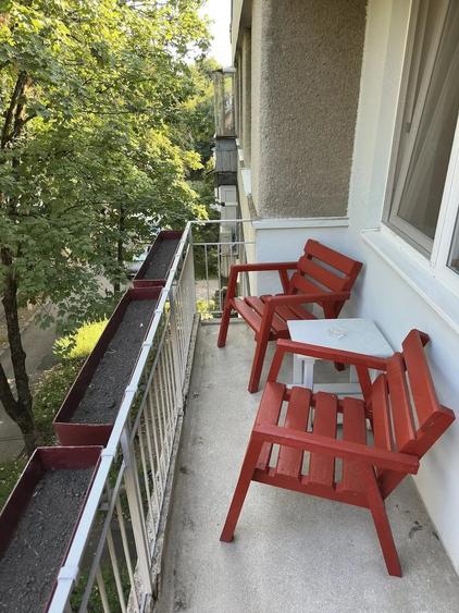 Apartament cu 3 camere decomandat în Medicină