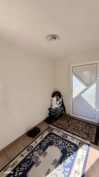 Casă cu 4 camere în Bujoreni