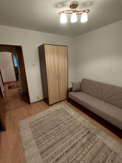 Apartament cu 3 camere decomandat în Drumul Găzarului