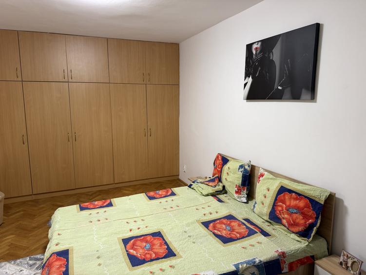 Apartament cu 2 camere semidecomandat, mobilat în Vasile Aaron