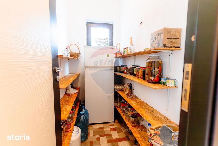 Casă cu 5 camere cu Teren 1240 Mp în Cotmenița