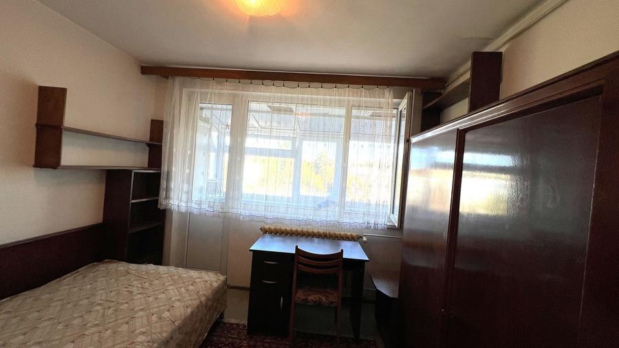 Apartament cu 4 camere semidecomandat în Gorjului